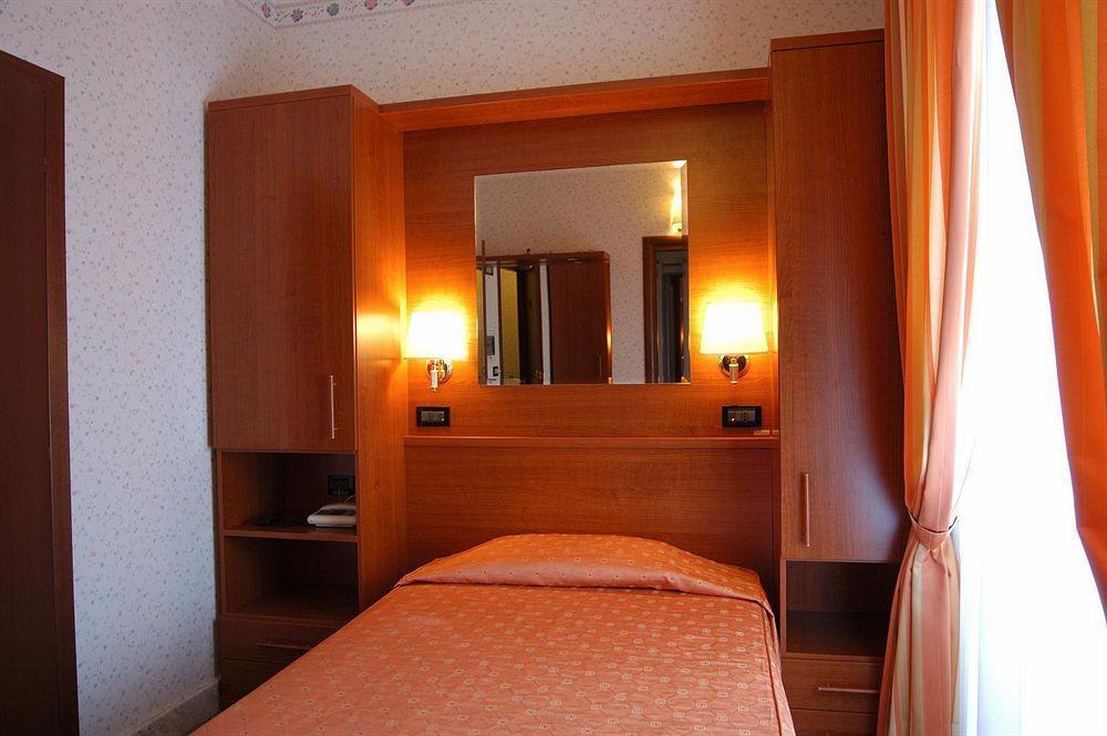 Hotel Dina Roma Dış mekan fotoğraf